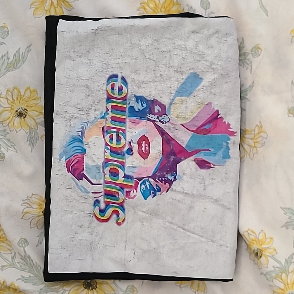 Supreme tee